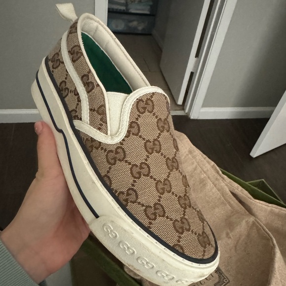Size 35 - Picture 1 of 3